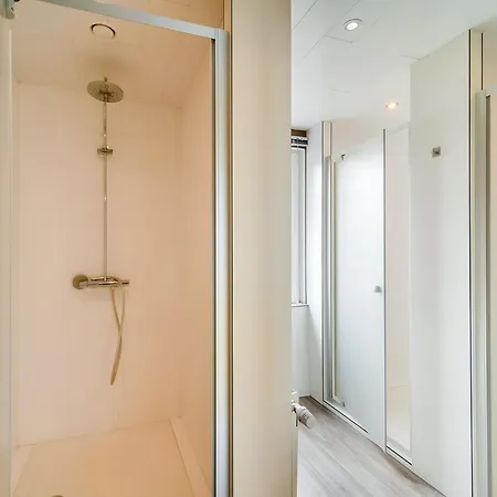 Elegant Mansion Stay, Cleaning Included بيت للعطل *