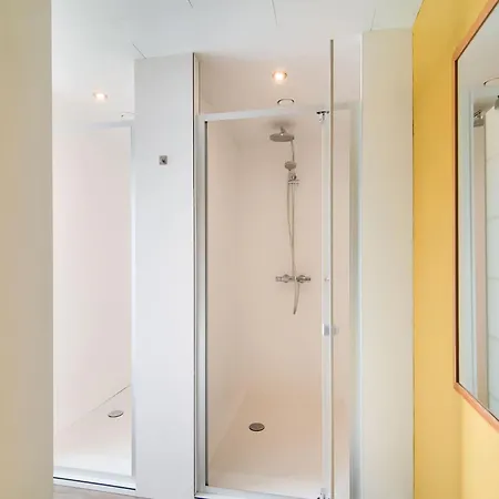 Elegant Mansion Stay, Cleaning Included بيت للعطل *